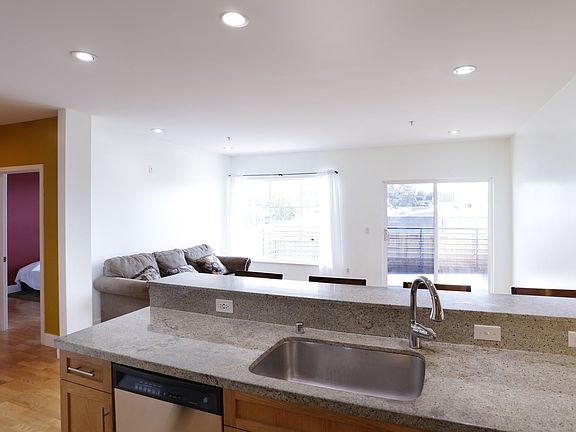 2nd image of 371 30th St APT 201