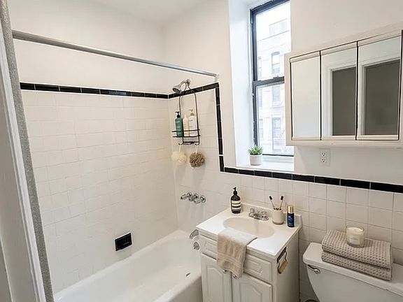 2nd image of 565 W 173rd St APT 2