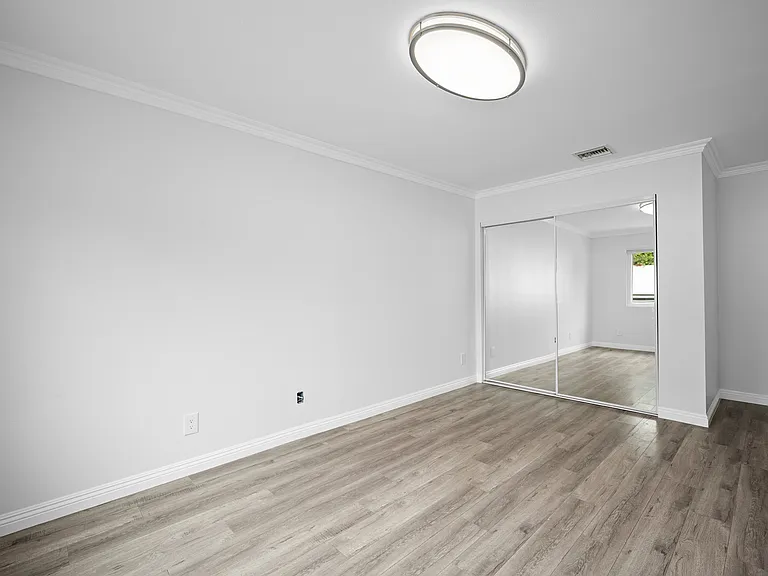 7851 Mary Ellen Ave — Photo 24