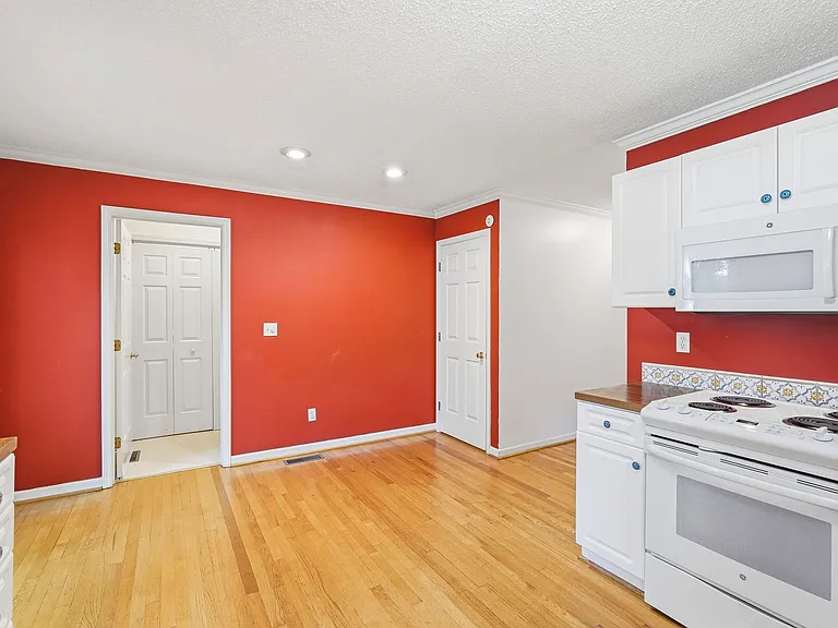 1424 Brookwood Dr — Photo 14