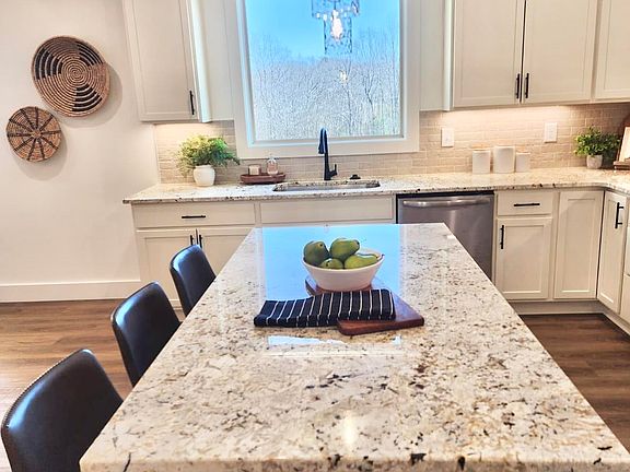 4th image of 395 Terra Plains Dr
