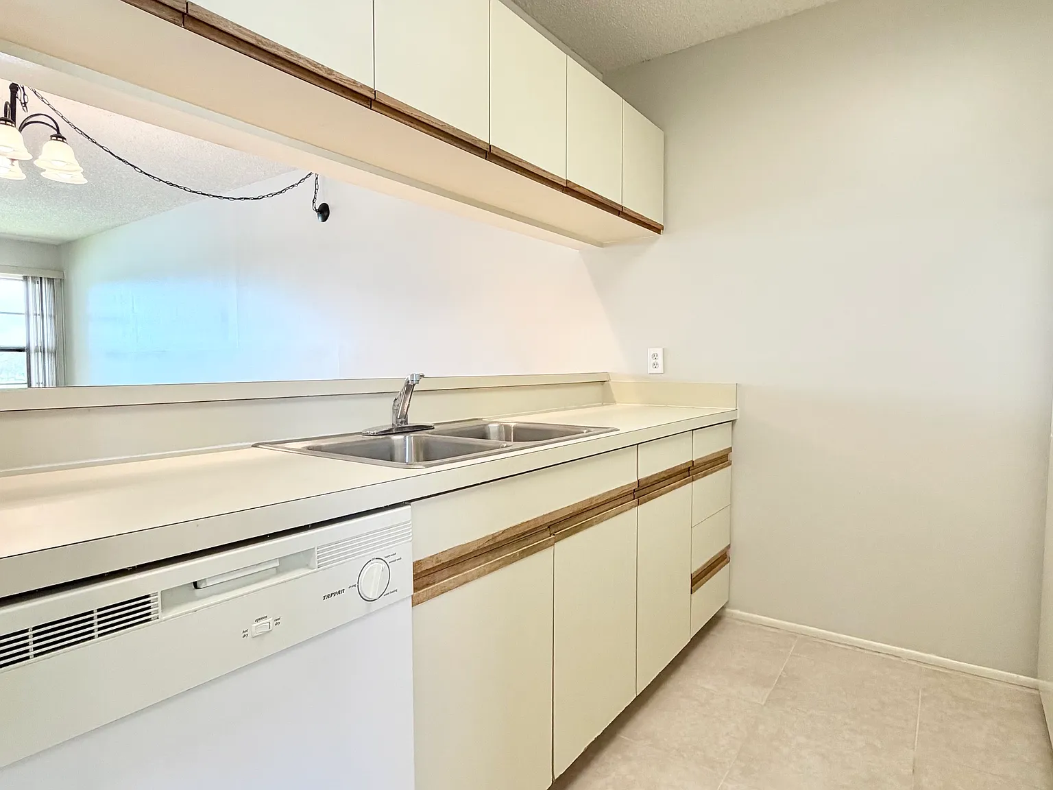 1 bed, 804 sqft, $1,400 — Photo 4