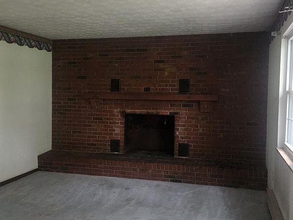 4th image of 127 Rich St