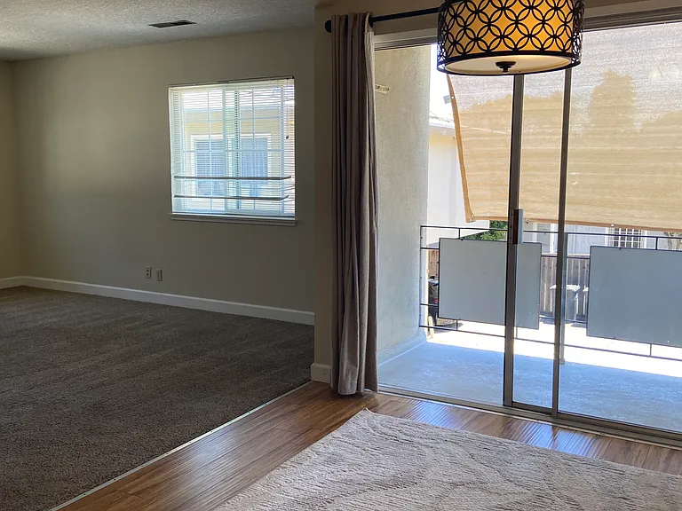 1125 Capuchino Ave #6 — Photo 8