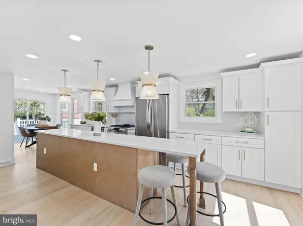 3 Overbrook Cir, Moorestown, NJ 08057