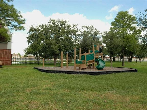 3rd image of 3117 Colony Dr