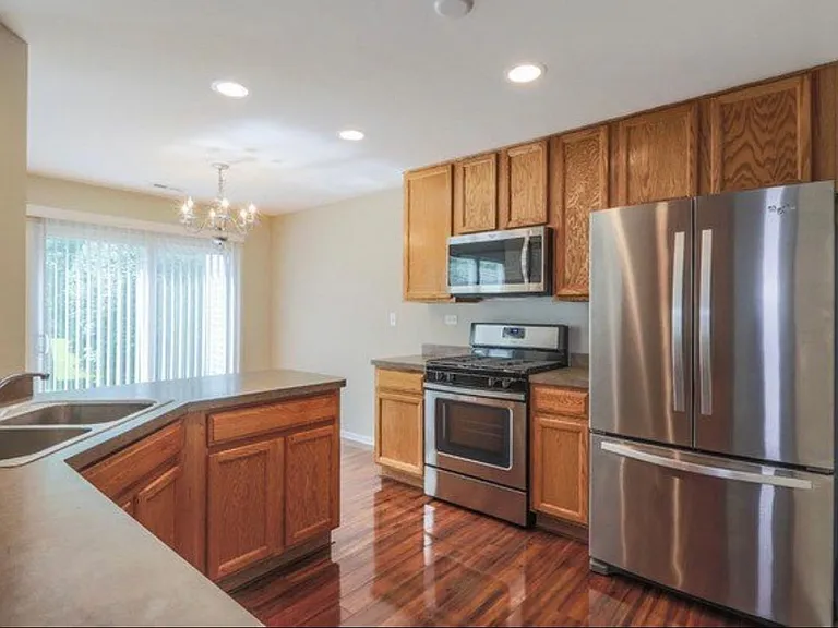 565 Conservatory Ln — Photo 1