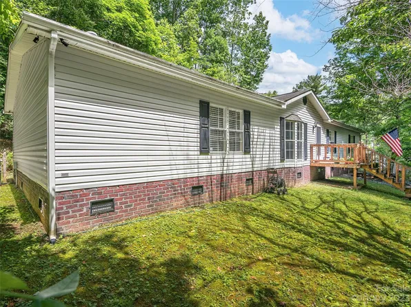 16 Sky Forest Dr, Swannanoa, NC 28778