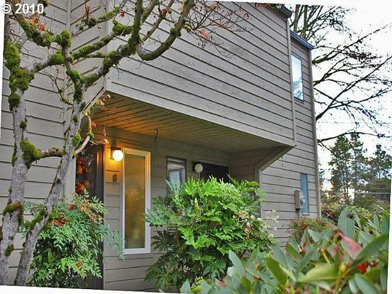 4880 SW Scholls Ferry Rd APT 8 photo 1