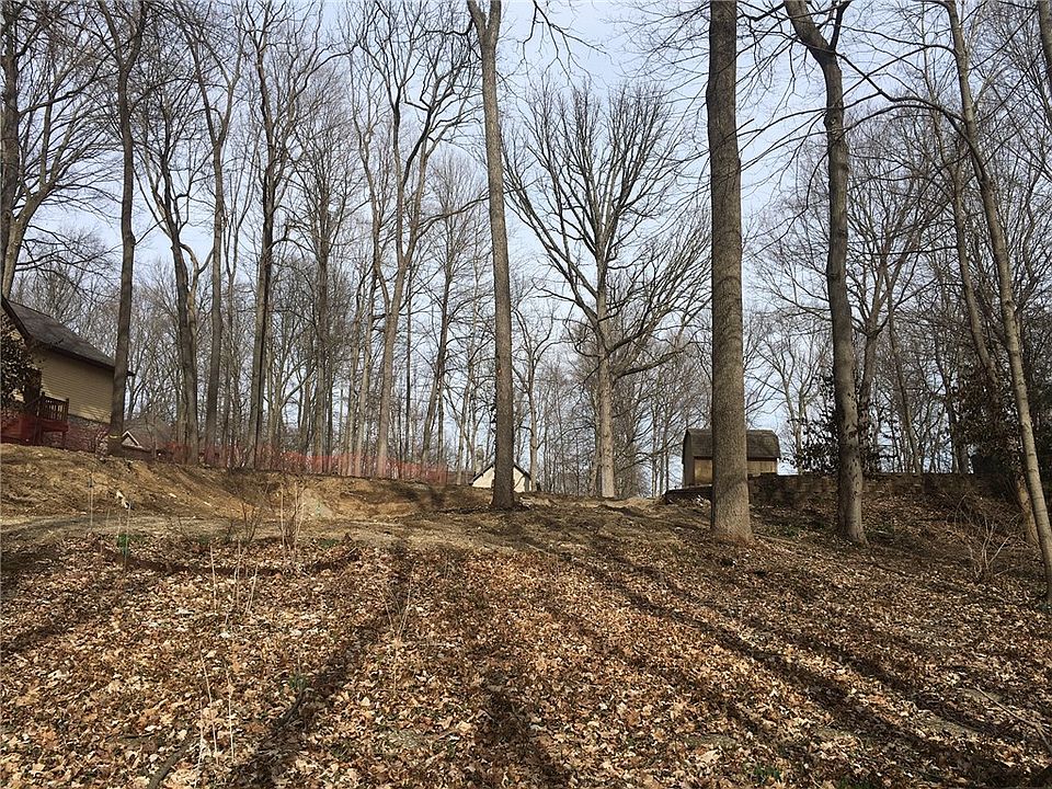 2nd image of 750 Sugarbush Dr