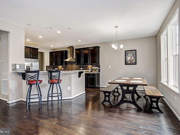 4th image of 131 Merlot St