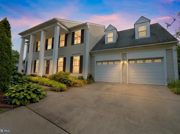 1560 Kingstream Cir, Herndon, VA 20170