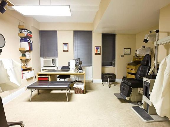 4th image of 901 Lexington Ave