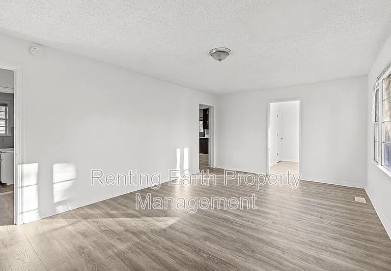 2321 4th St NE — Photo 5
