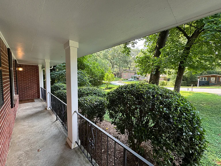2571 Warwick Cir — Photo 5