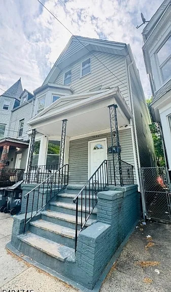 131 S 8th St #3 — Photo 1