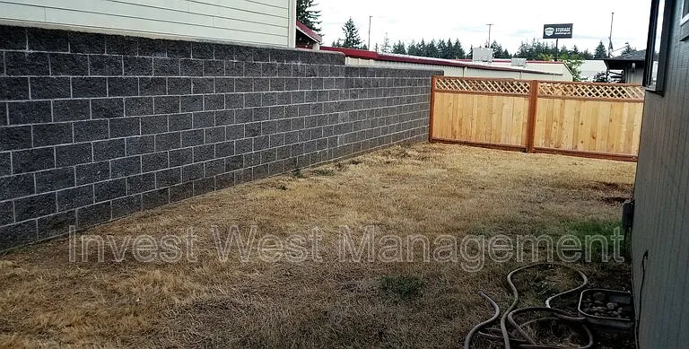 305 NE 104th Ave — Photo 11