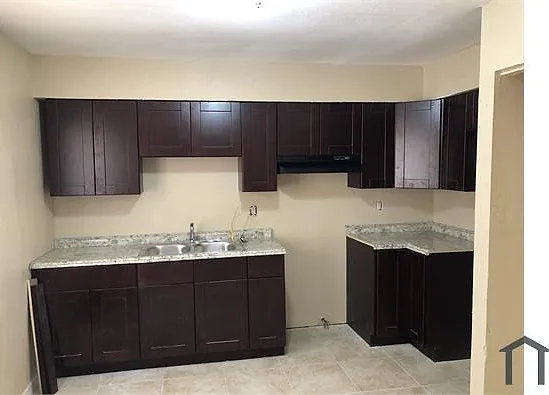 3 bed, 1200 sqft, $2,400 — Photo 2