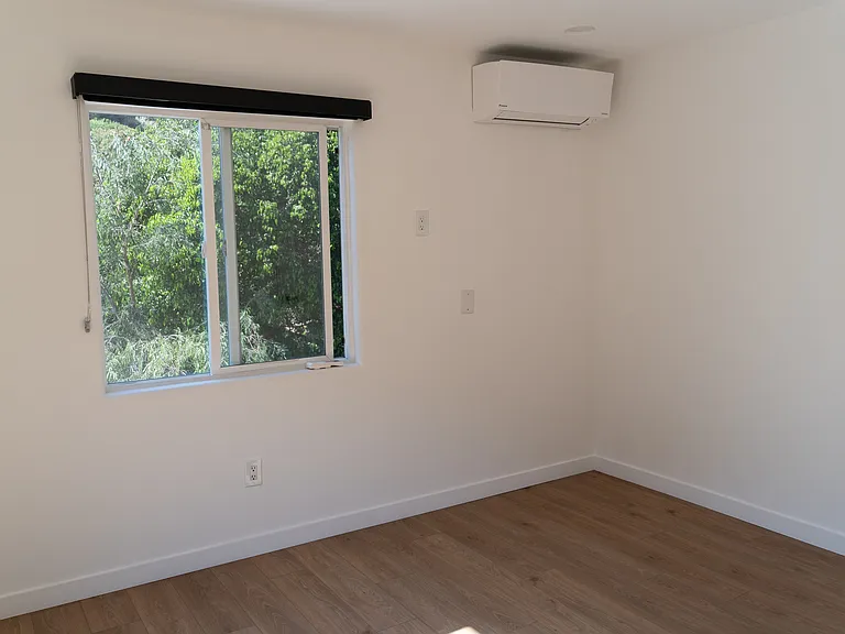8192 Laurelmont Dr — Photo 11