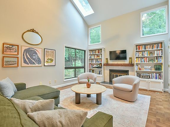 4th image of 113 Mel Oaks Dr