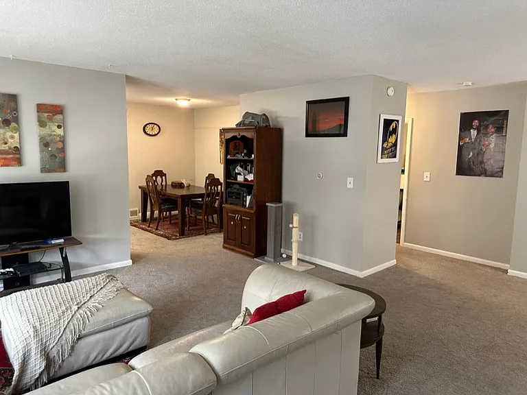 1012 N Summit St #A — Photo 5