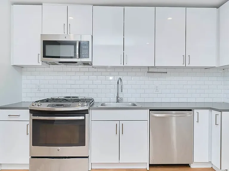 2211 3rd Ave #4B — Photo 3