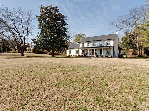 3rd image of 1544 Oxford Ct