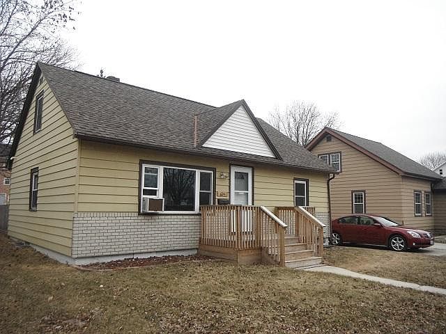 1st image of 624 E Clifford St