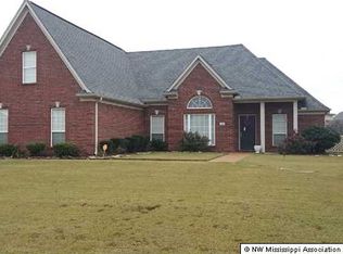 8465 Linda Shore Dr N, Southaven, MS 38672