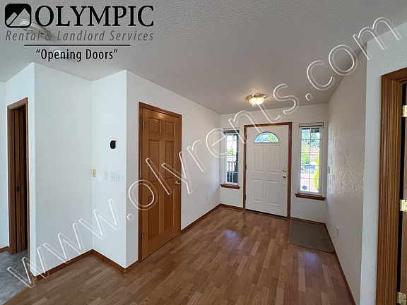 3rd image of 9701 Amanda Dr NE