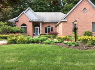 4098 Deerfield Woods Dr, Lambertville, MI 48144