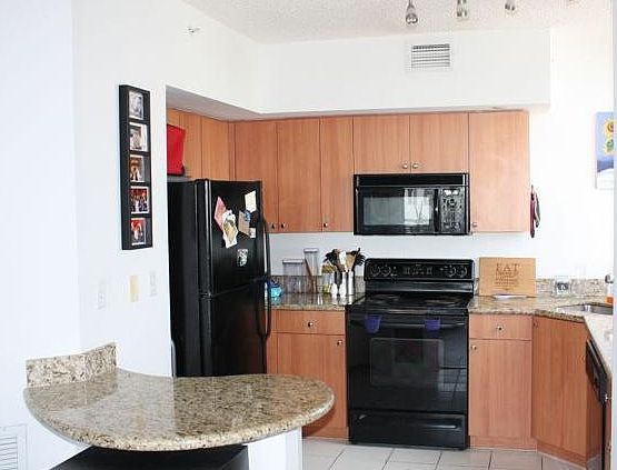 4th image of 1330 West Ave APT 907