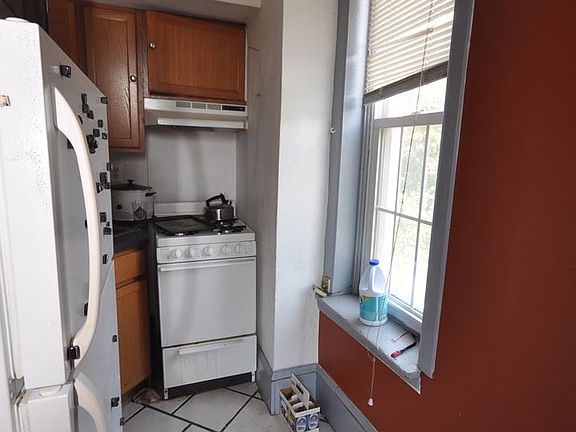 4th image of 1501 W Girard Ave #7188262