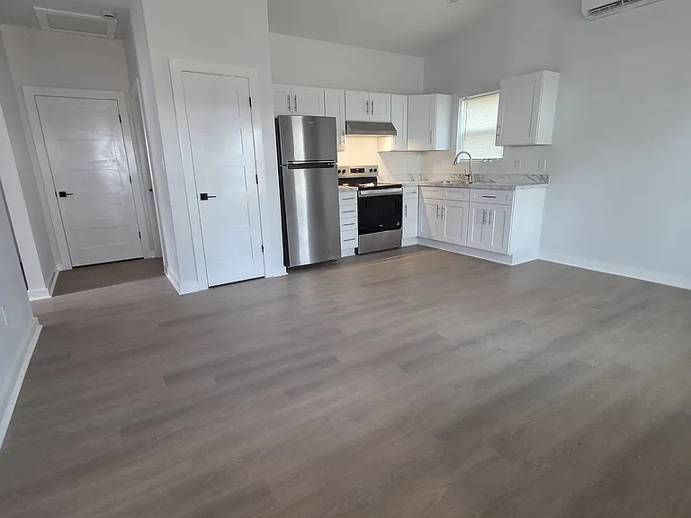 3530 Highview Ct — Photo 2
