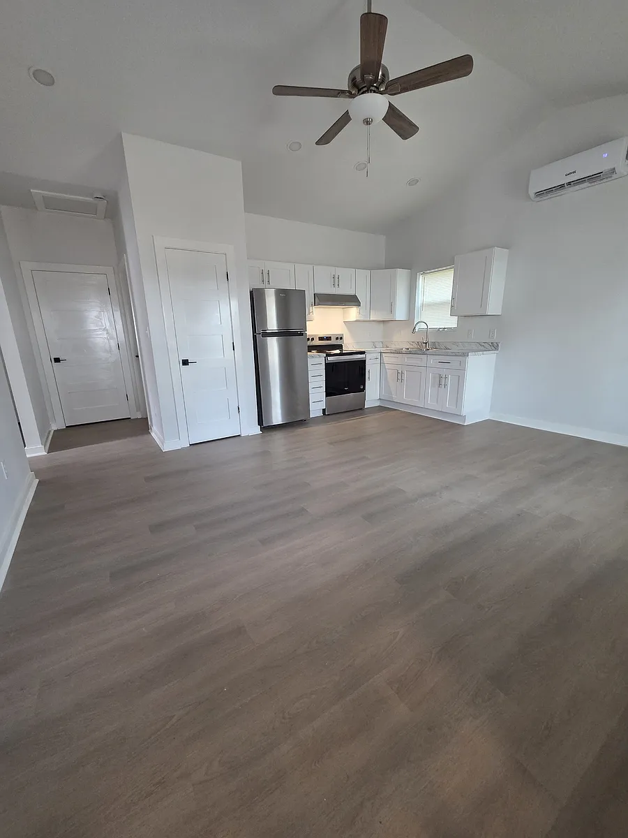 Building Photo - 3530 Highview Ct