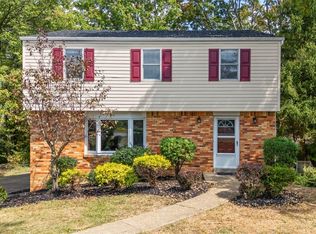 16 Sterling Dr, Coraopolis, PA 15108