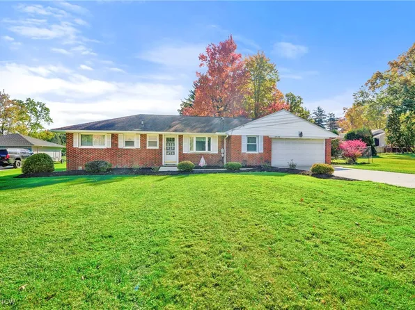 2520 Woodview Dr, Broadview Heights, OH 44147