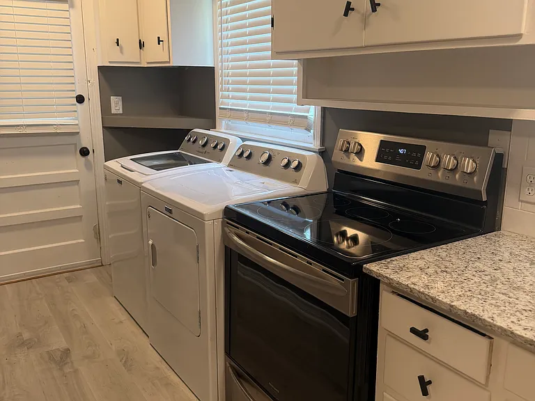 1614 N Oakland Ave — Photo 7