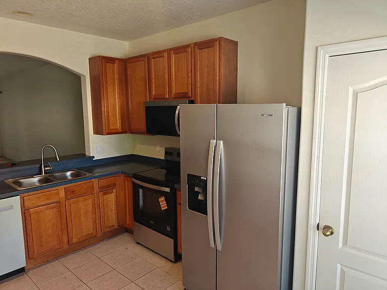 1050 Sleepy Oak Dr — Photo 3
