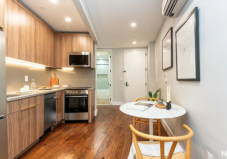 31-61 Vernon Blvd #7L — Photo 2