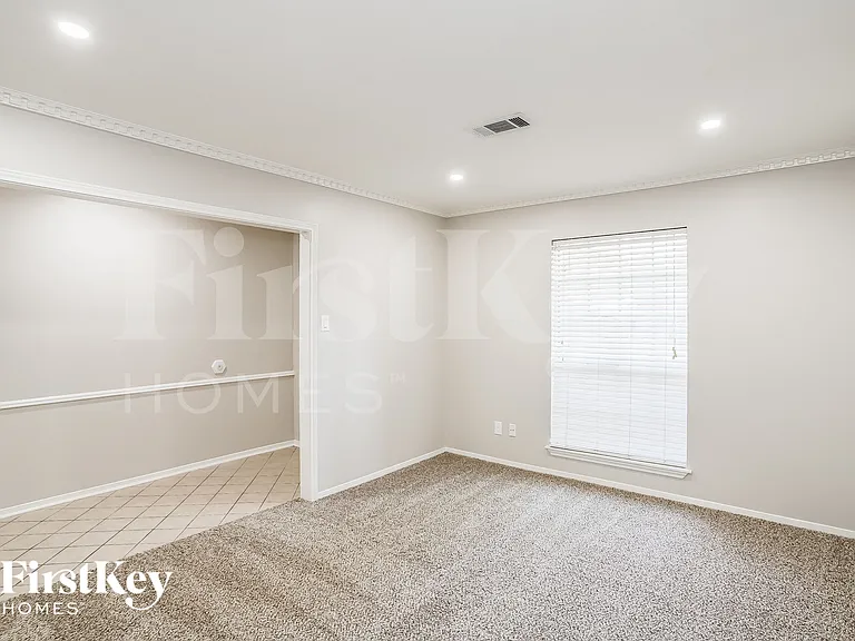 13914 Duncannon Dr — Photo 12