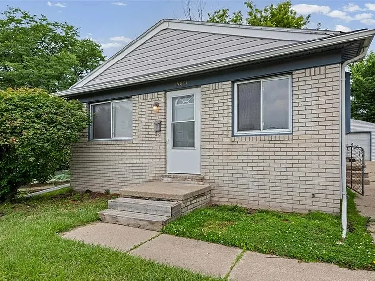 19861 Vermander Ave — Photo 2