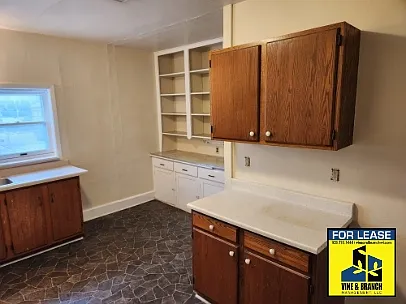 806 N Water St — Photo 2