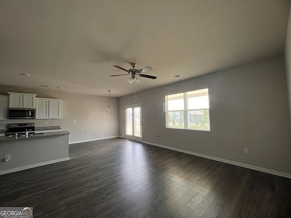 5th image of 573 Chelan Ct