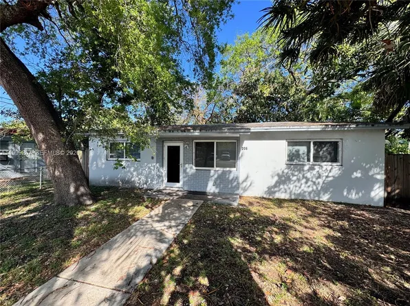 206 NW 5th Ave, Dania, FL 33004