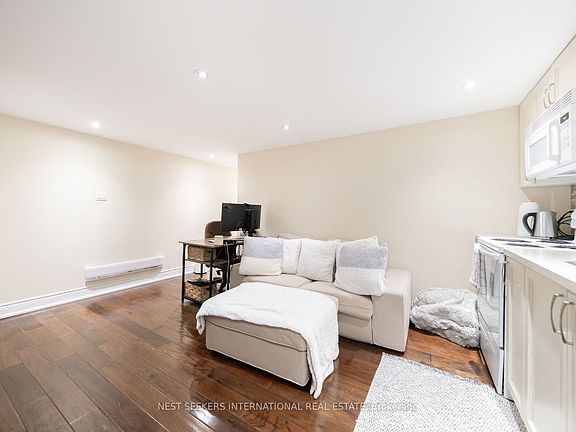 5th image of 963 Avenue Rd #7