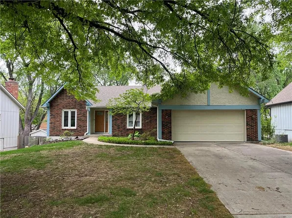 9833 W 101st Ter, Overland Park, KS 66212