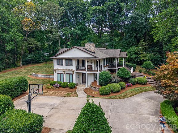 2nd image of 2206 Hillside Dr