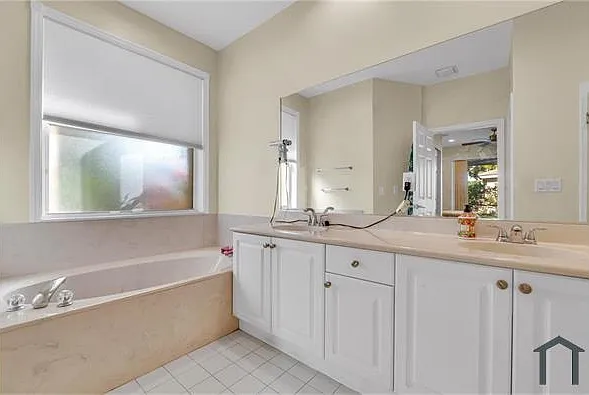 4 bed, 2500 sqft, $5,500 — Photo 3