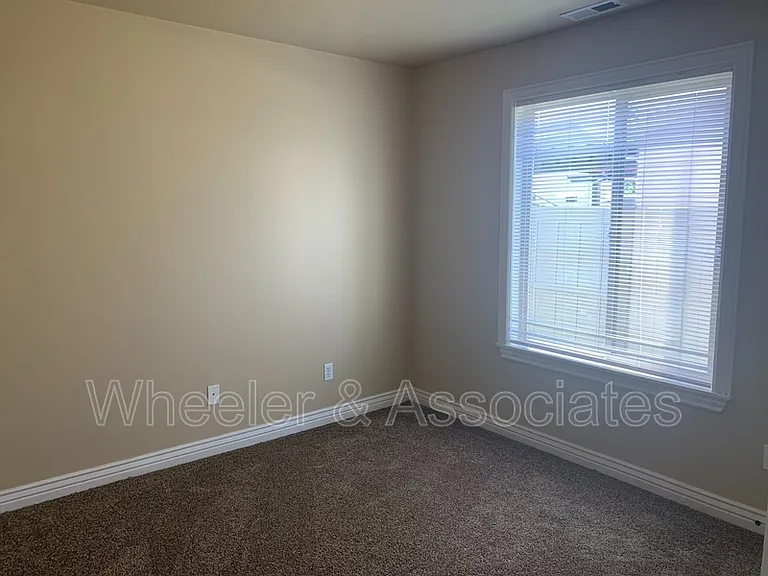 155 N Century Dr — Photo 5